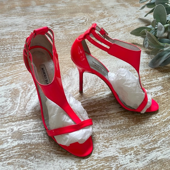 Manolo Blahnik Strattina Sandal - Picture 3 of 16